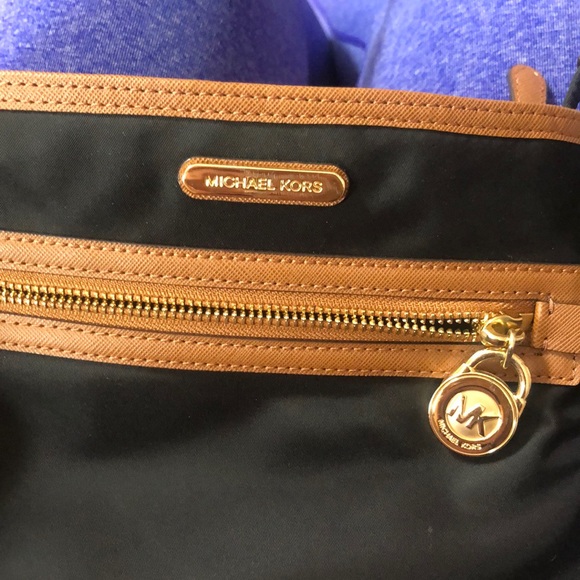 Michael Kors Crossbody - Picture 4 of 6